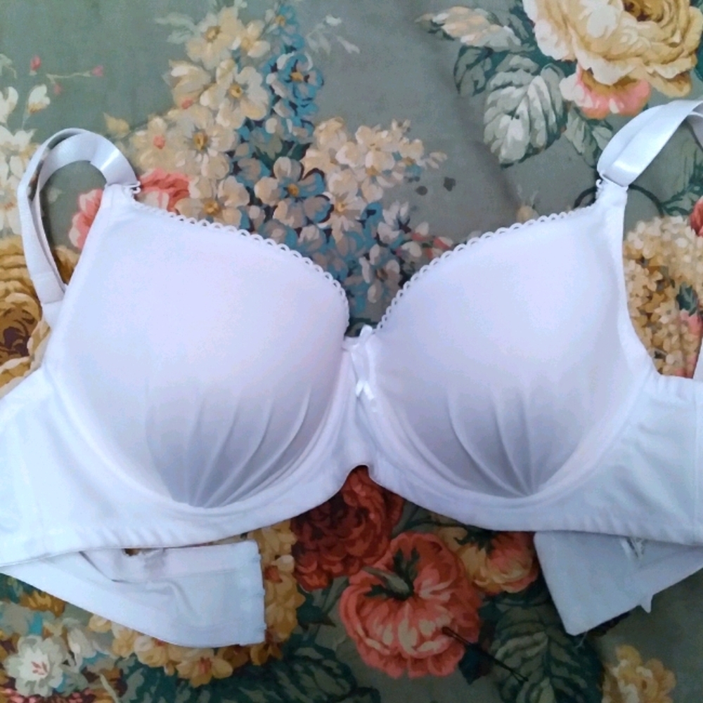 White Bra..go strapless!!